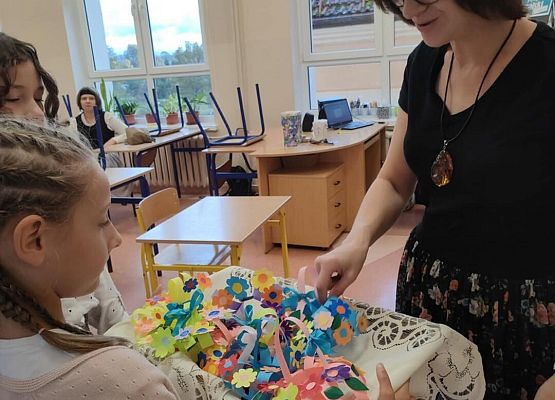 Grafika 6: Upominki od dzieci ze świetlicy szkolnej z okazji DEN