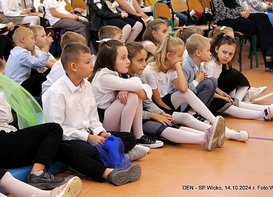 Grafika 7: Uroczyste obchody z okazji Dnia Edukacji Narodowej w naszej szkole