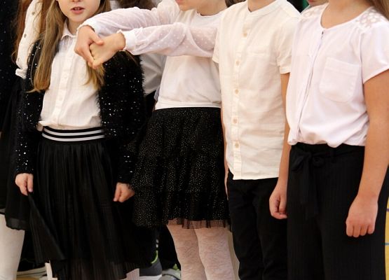 Grafika 10: Uroczyste obchody z okazji Dnia Edukacji Narodowej w naszej szkole