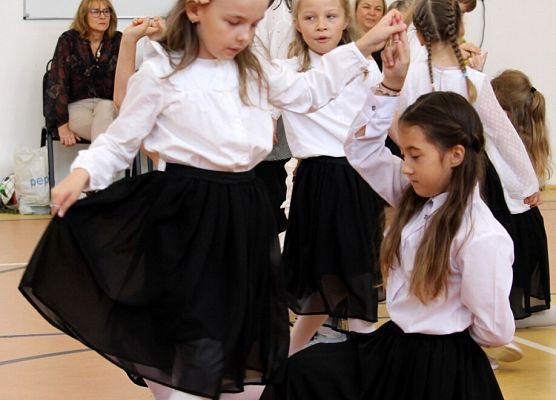 Grafika 29: Uroczyste obchody z okazji Dnia Edukacji Narodowej w naszej szkole