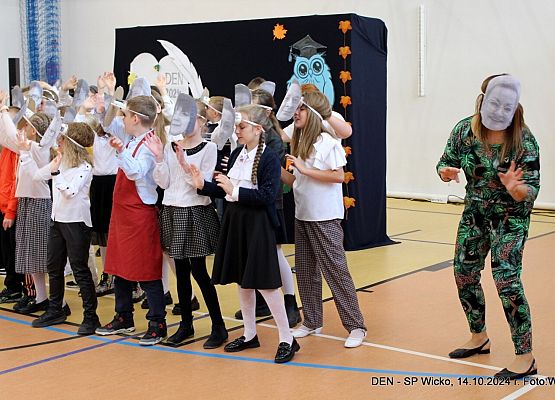 Grafika 42: Uroczyste obchody z okazji Dnia Edukacji Narodowej w naszej szkole