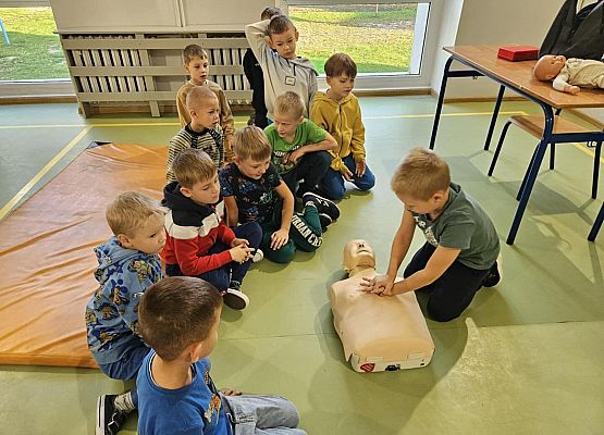 Grafika 11: Szkolenie z pierwszej pomocy dla kl. I-III