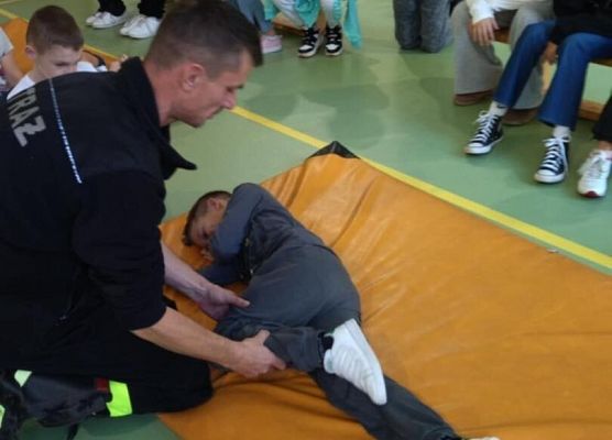 Grafika 16: Szkolenie z pierwszej pomocy dla kl. I-III