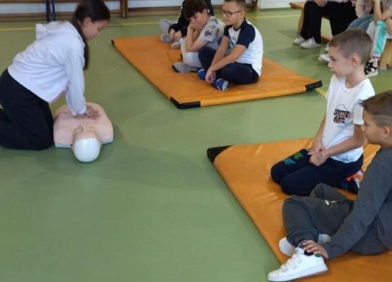 Grafika 18: Szkolenie z pierwszej pomocy dla kl. I-III