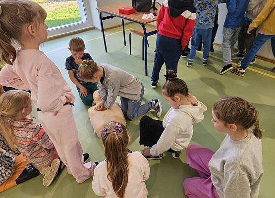 Grafika 25: Szkolenie z pierwszej pomocy dla kl. I-III