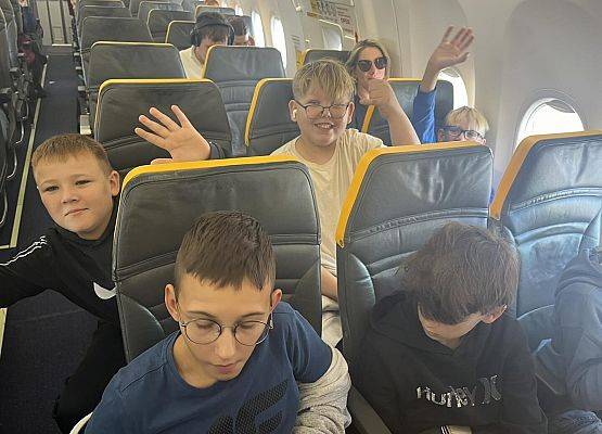 Grafika 8: Klasy piąte SP Wicko w krainie krasnali - wycieczka do Wrocławia