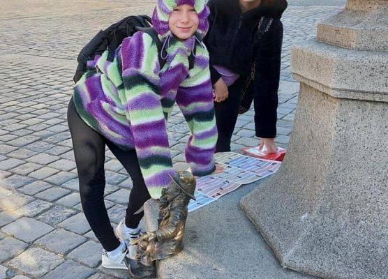 Grafika 19: Klasy piąte SP Wicko w krainie krasnali - wycieczka do Wrocławia