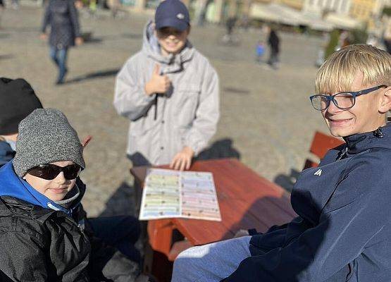 Grafika 21: Klasy piąte SP Wicko w krainie krasnali - wycieczka do Wrocławia