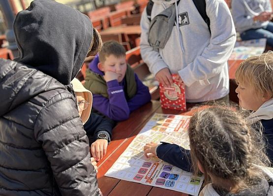 Grafika 22: Klasy piąte SP Wicko w krainie krasnali - wycieczka do Wrocławia