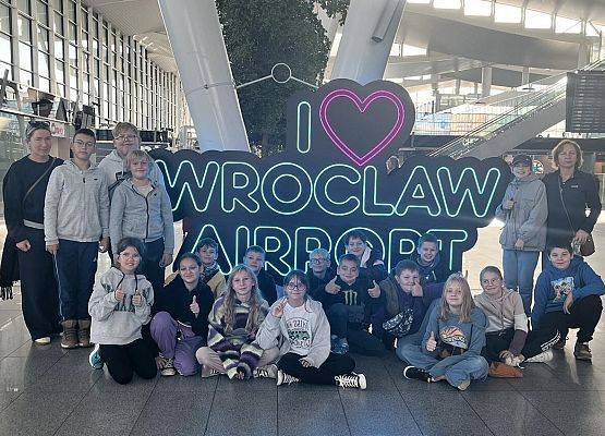 Grafika 24: Klasy piąte SP Wicko w krainie krasnali - wycieczka do Wrocławia