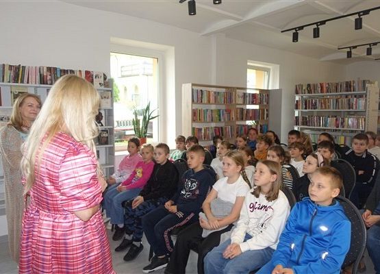 Grafika 2: Spotkanie z pisarką dla dzieci, Kasią Keller w Bibliotece Publicznej Gminy Wicko