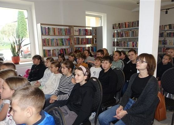 Grafika 3: Spotkanie z pisarką dla dzieci, Kasią Keller w Bibliotece Publicznej Gminy Wicko