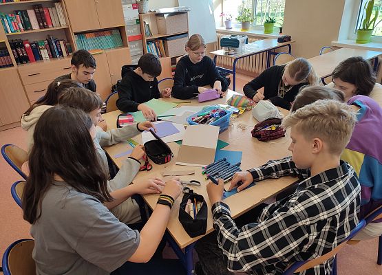 Grafika 2: Projekt "Przeczytane - Zapamiętane" - prezentujemy prace i działania zachęcające do czytania, wykonane przez naszych ósmoklasistów