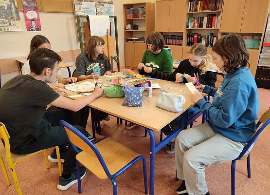 Grafika 9: Projekt "Przeczytane - Zapamiętane" - prezentujemy prace i działania zachęcające do czytania, wykonane przez naszych ósmoklasistów