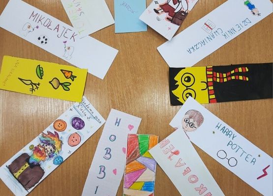 Grafika 2: Klasa VIA zaprezentowała swój plakat i zakładki czytelnicze w projekcie "Przeczytane - Zapamiętane"