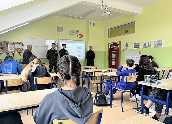 Grafika 1: Spotkanie ósmoklasistów z przedstawicielami Powiatowego Centrum Edukacyjnego w Lęborku
