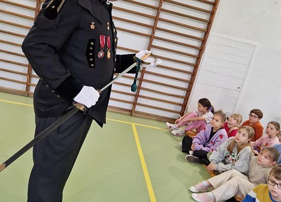 Grafika 1: Spotkanie uczniów klas I-III z górnikiem