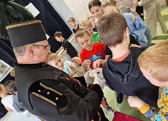 Grafika 8: Spotkanie uczniów klas I-III z górnikiem