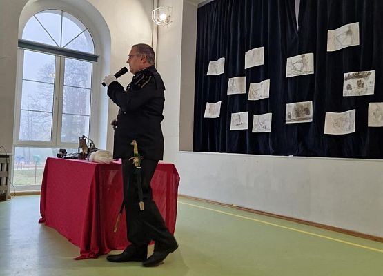 Grafika 9: Spotkanie uczniów klas I-III z górnikiem