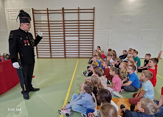 Grafika 10: Spotkanie uczniów klas I-III z górnikiem
