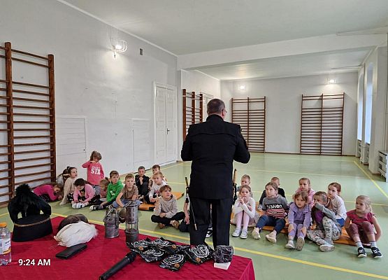 Grafika 22: Spotkanie uczniów klas I-III z górnikiem