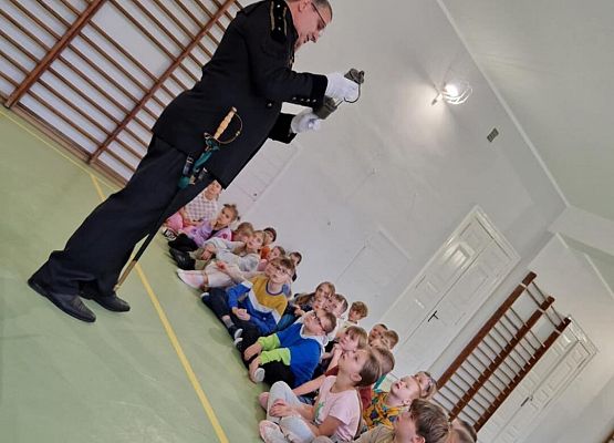 Grafika 25: Spotkanie uczniów klas I-III z górnikiem