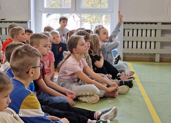 Grafika 28: Spotkanie uczniów klas I-III z górnikiem