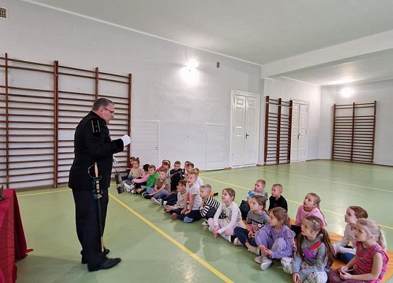 Grafika 29: Spotkanie uczniów klas I-III z górnikiem