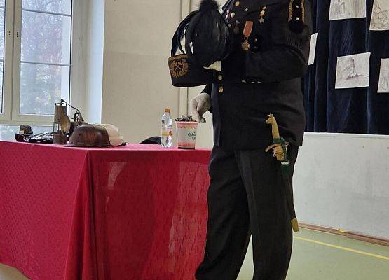 Grafika 33: Spotkanie uczniów klas I-III z górnikiem