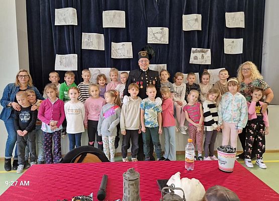 Grafika 36: Spotkanie uczniów klas I-III z górnikiem