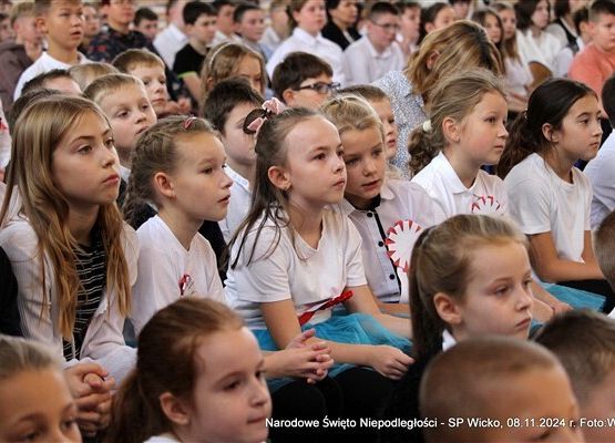 Grafika 6: Apel z okazji Narodowego Święta Niepodległości