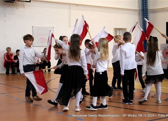 Grafika 8: Apel z okazji Narodowego Święta Niepodległości