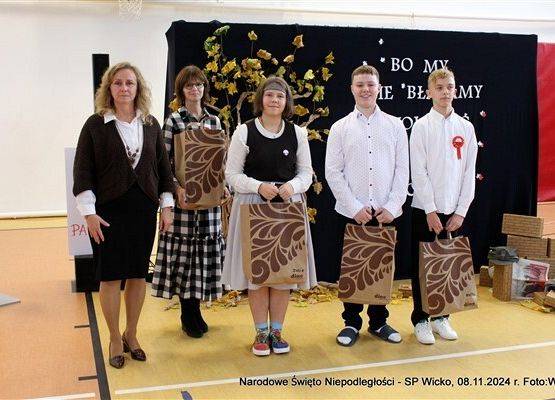 Grafika 32: Fotorelacja z uroczystego apelu z okazji Narodowego Święta Niepodległości, 08.11.2024