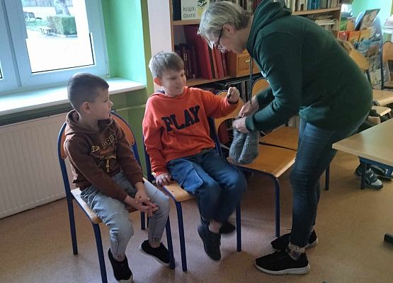 Grafika 1: Warsztaty literacko - plastyczne kl. IB w bibliotece szkolnej