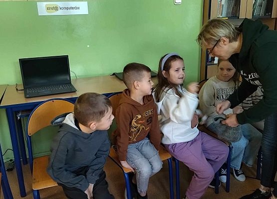 Grafika 2: Warsztaty literacko - plastyczne kl. IB w bibliotece szkolnej