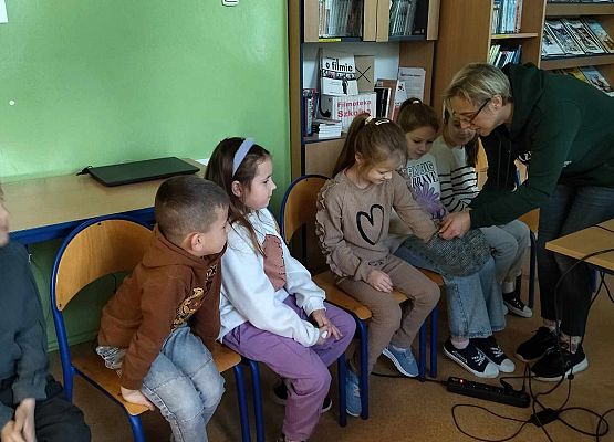 Grafika 7: Warsztaty literacko - plastyczne kl. IB w bibliotece szkolnej