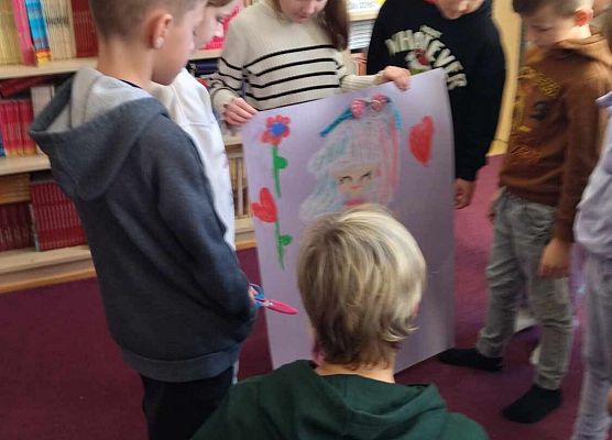 Grafika 8: Warsztaty literacko - plastyczne kl. IB w bibliotece szkolnej