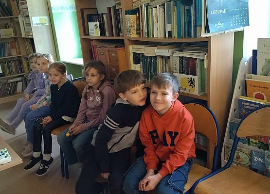 Grafika 11: Warsztaty literacko - plastyczne kl. IB w bibliotece szkolnej