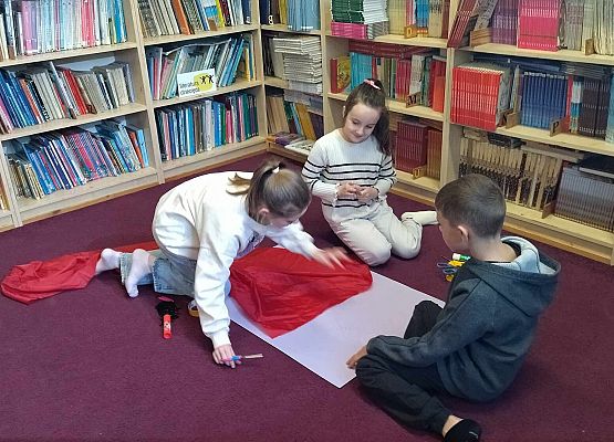 Grafika 17: Warsztaty literacko - plastyczne kl. IB w bibliotece szkolnej