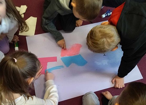 Grafika 19: Warsztaty literacko - plastyczne kl. IB w bibliotece szkolnej