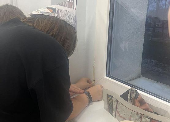 Grafika 4: Uczniowie sami przygotowywali nowy gabinet Samorządu Uczniowskiego i Szkolnego Koła Wolontariatu