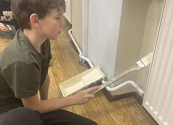 Grafika 6: Uczniowie sami przygotowywali nowy gabinet Samorządu Uczniowskiego i Szkolnego Koła Wolontariatu