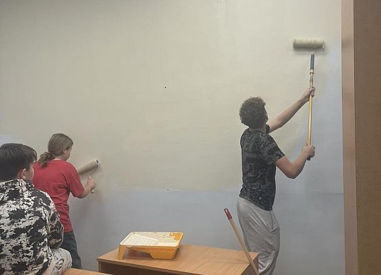 Grafika 17: Uczniowie sami przygotowywali nowy gabinet Samorządu Uczniowskiego i Szkolnego Koła Wolontariatu