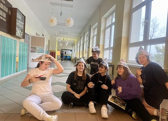 Grafika 22: Uczniowie sami przygotowywali nowy gabinet Samorządu Uczniowskiego i Szkolnego Koła Wolontariatu