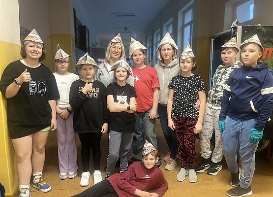 Grafika 23: Uczniowie sami przygotowywali nowy gabinet Samorządu Uczniowskiego i Szkolnego Koła Wolontariatu