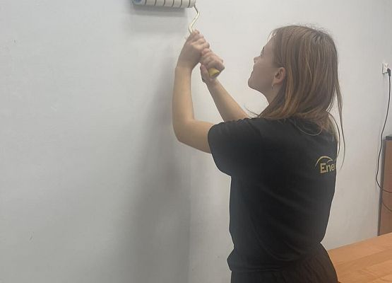 Grafika 26: Uczniowie sami przygotowywali nowy gabinet Samorządu Uczniowskiego i Szkolnego Koła Wolontariatu