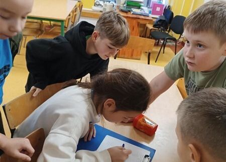 Grafika 2: Szkolny Plebiscyt na Młodzieżowe Słowo Roku 2024 - ankieta
