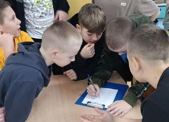 Grafika 5: Szkolny Plebiscyt na Młodzieżowe Słowo Roku 2024 - ankieta