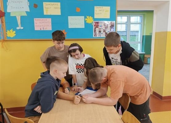 Grafika 7: Szkolny Plebiscyt na Młodzieżowe Słowo Roku 2024 - ankieta