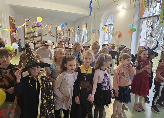 Grafika 4: Dyskoteka Andrzejkowa 